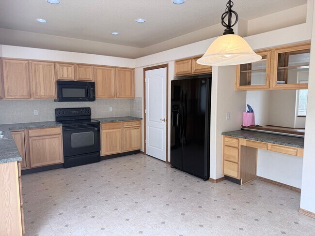 Building Photo - 7492 Amberly Dr