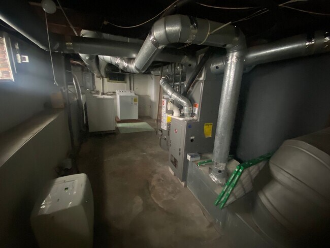 Building Photo - 3 Bed 2 Bath