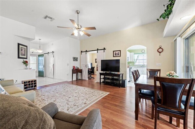 Building Photo - 221 Prather Dr