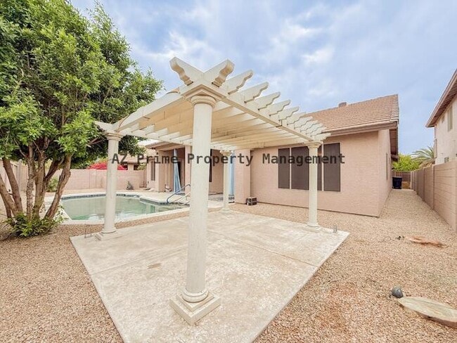 Building Photo - 890 N Bullmoose Dr