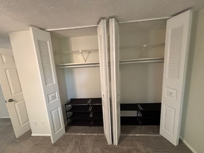 Building Photo - Beautifully Renovated 3-Bedroom, 2.5-Bath ...