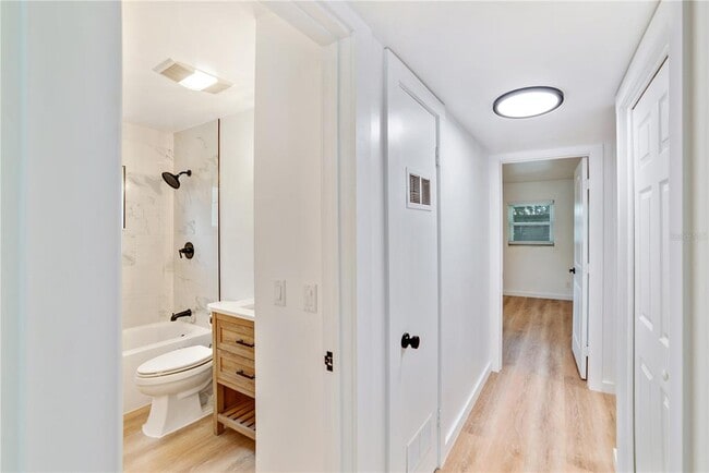 Building Photo - 4413 W Rogers Ave