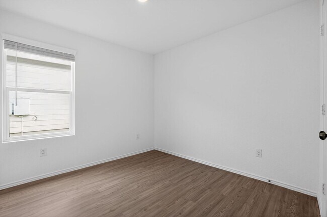 Building Photo - Move-In Ready 4/2 w/ Modern Layout in Growing San Antonio Community