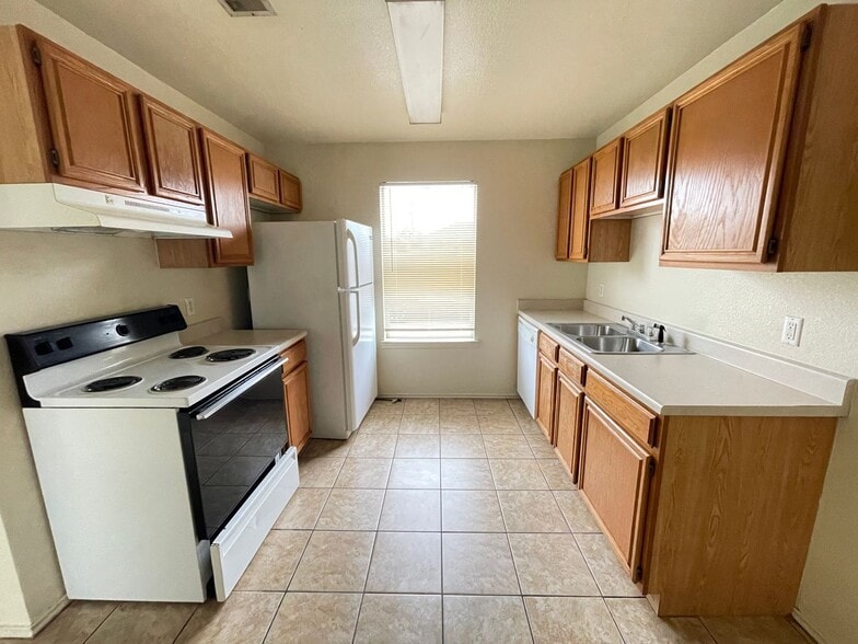 Building Photo - 1504 Windward Dr