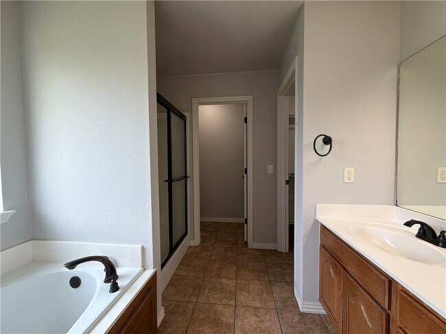 Building Photo - 2330 N Stonecrest Dr