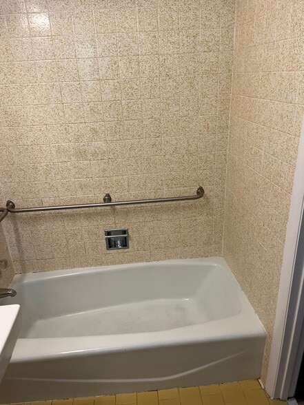 Building Photo - 3020 Fernbrook Ln