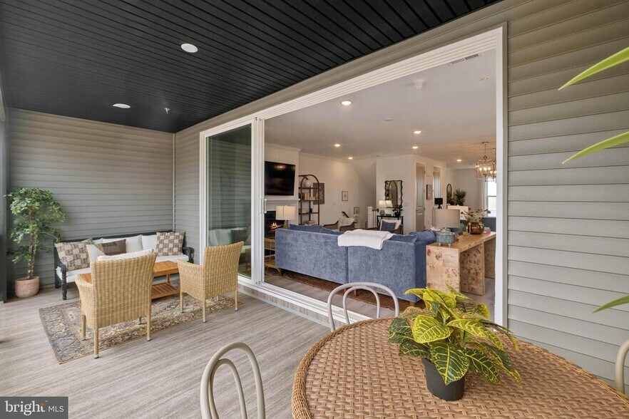 Building Photo - 14954 Deco Cir