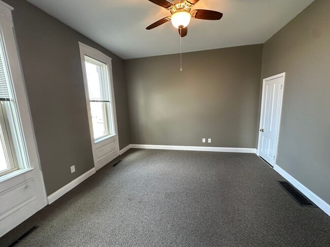 Building Photo - 309 S 8th St