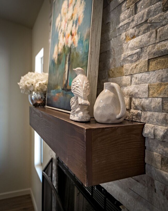 Building Photo - Elegant, Exclusive & Exquisite in this dre...