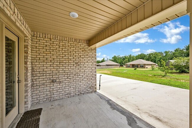 Building Photo - 4 Bedroom, 2 Bath