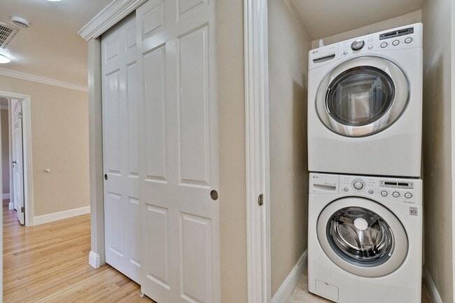 Building Photo - Updated 3 bedroom , 2 bath home in Mountai...