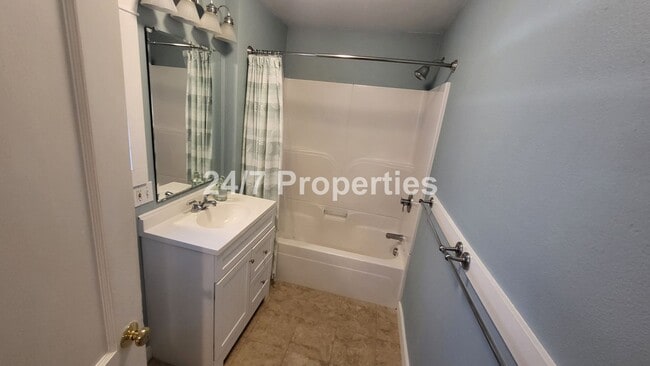 Building Photo - Charming 2 BD | 1 BA West Linn Cottage - R...