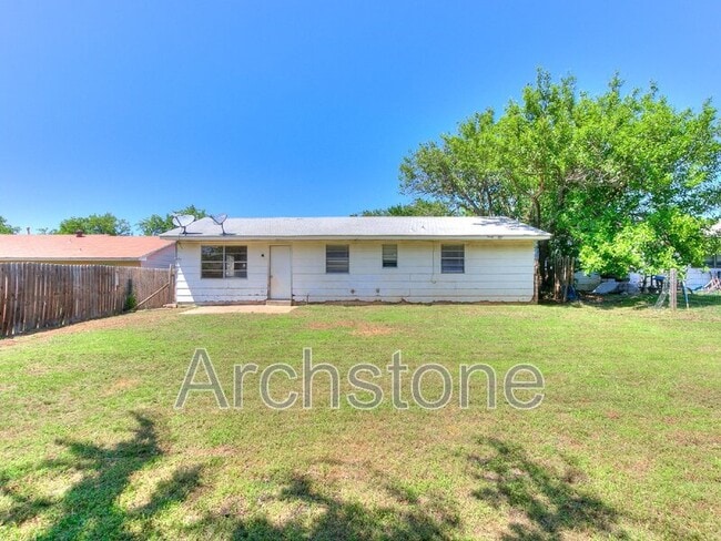 Building Photo - 8814 NE 13th St