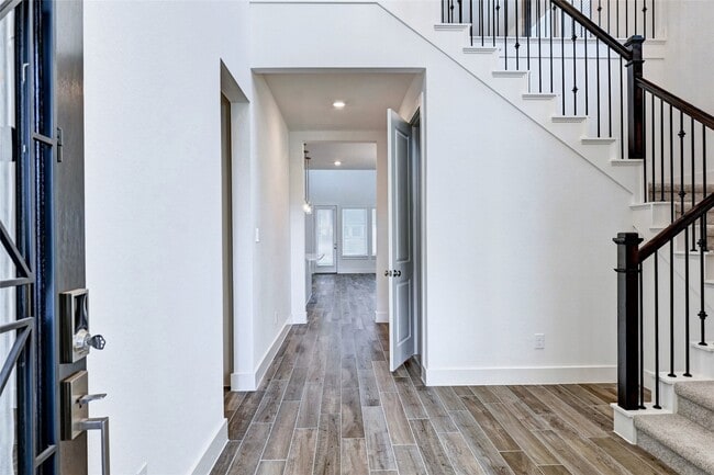 Building Photo - 7302 New Pecan Dr