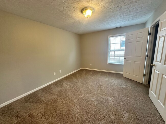 Building Photo - 9215 Eminence Ct