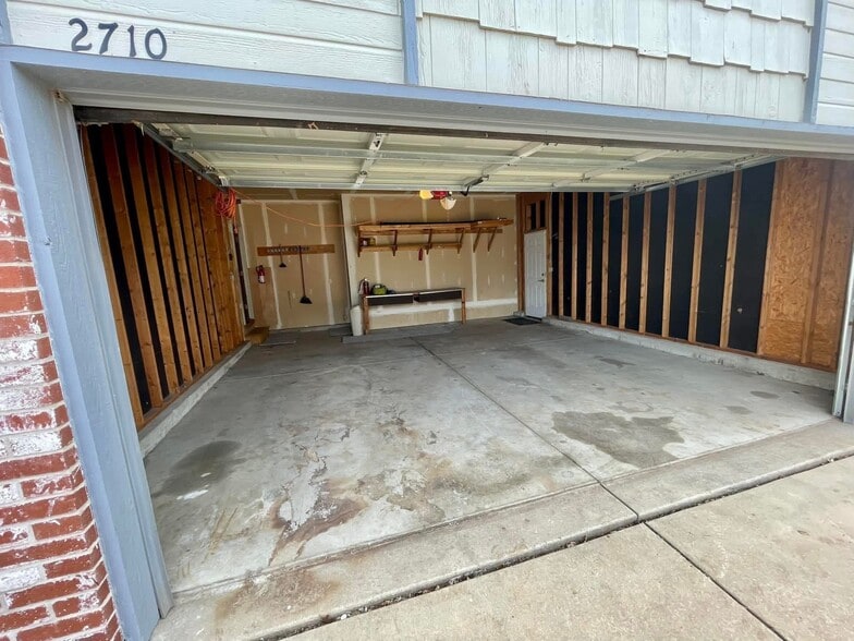 Building Photo - 2710 S Yellowstone St