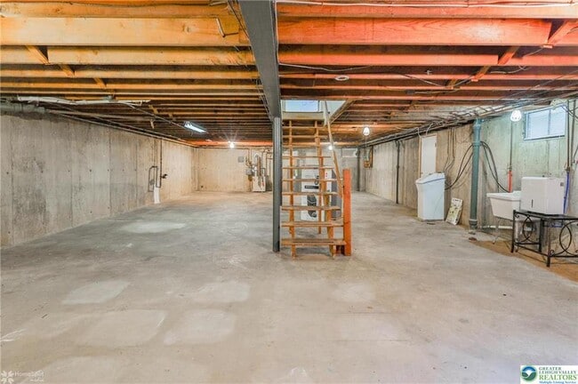 Building Photo - 3030 W Woodlawn St