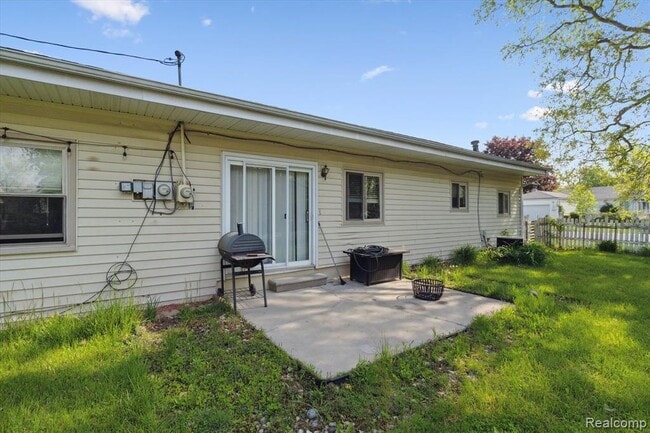 Building Photo - 500 Trombley Rd