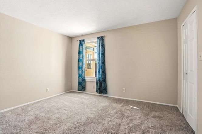 Building Photo - 1645 Hollyberry Dr NE