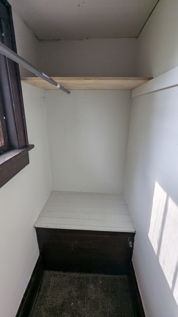 Building Photo - Charming 3-bedroom, 1-bathroom home locate...