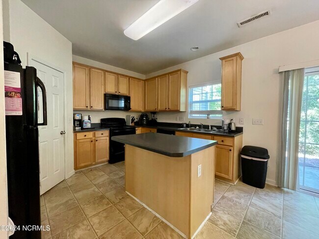 Building Photo - 233 Hampshire Downs Dr