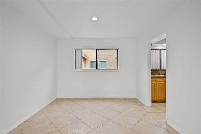 Building Photo - 13861 Vanowen St