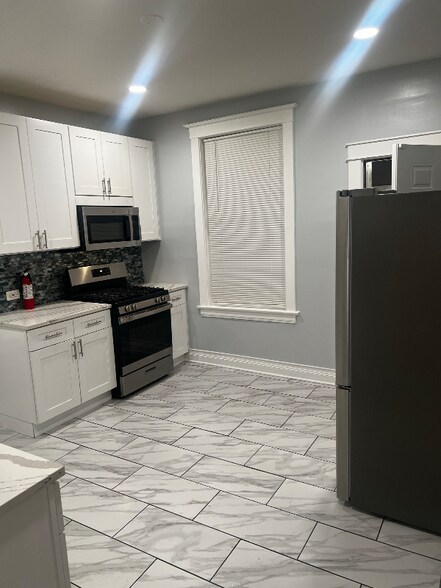 Building Photo - 6938 S Green St