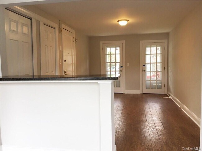 Building Photo - 107 Kensington Rd