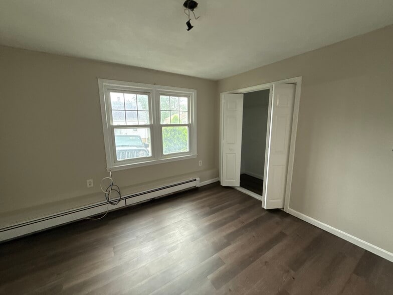 Building Photo - 20 Madison St