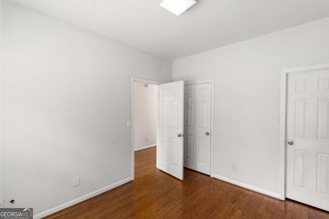Building Photo - 239 Brookview Dr