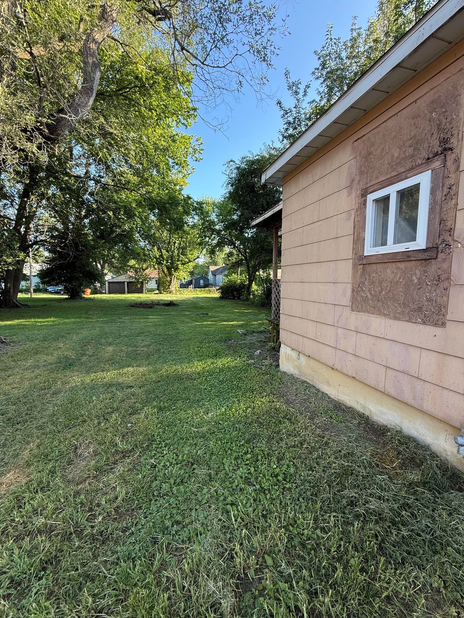 Building Photo - 1286 E Vanderhoof St