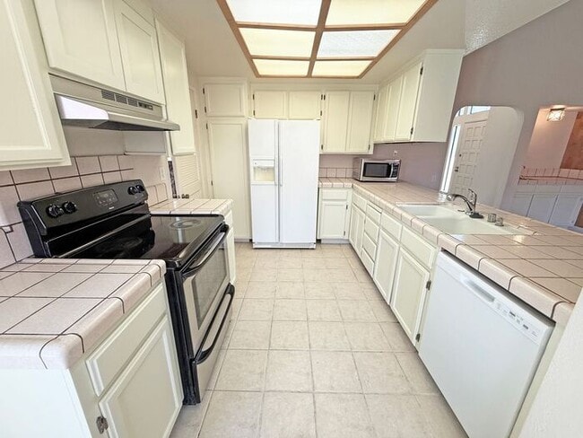 Building Photo - Single Story Evergreen Home at the Middle of a Cul-De-Sac!