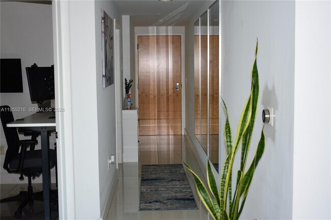 Building Photo - 253 NE 2nd St