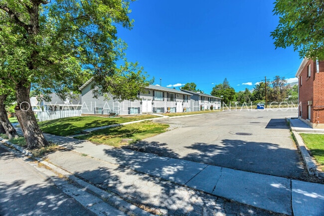 Building Photo - 255 E Center St