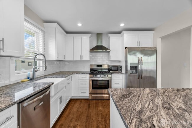 Building Photo - 36 Van Buren Ave