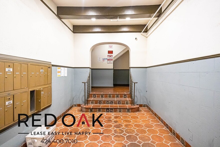 Building Photo - 706 N St Andrews Pl