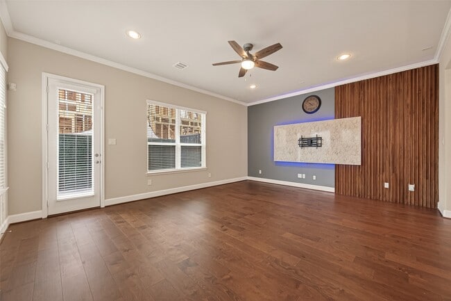 Building Photo - 4413 Schuler St