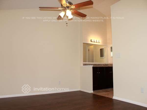 Building Photo - 209 Kittery Ln