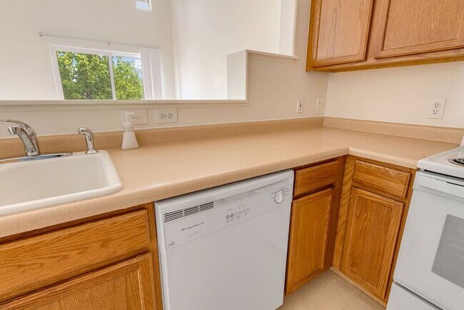 Building Photo - Modern 3-Bedroom North-End Condo Near Canyon View Park & Mesa Mall