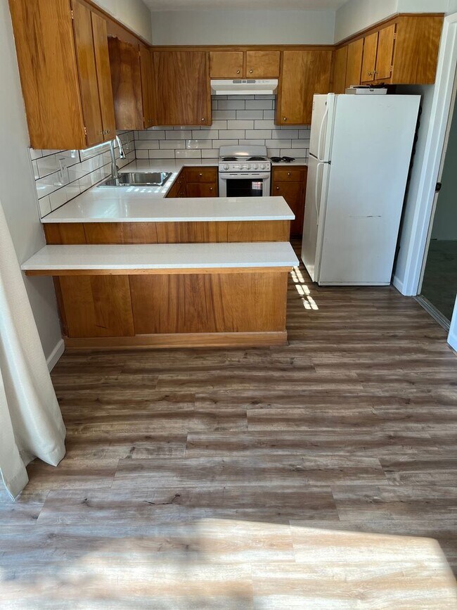 Building Photo - Newly remodeled 2 bedroom 1 bath duples