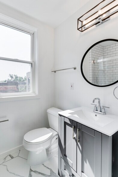 Building Photo - 710 Columbia Rd NW