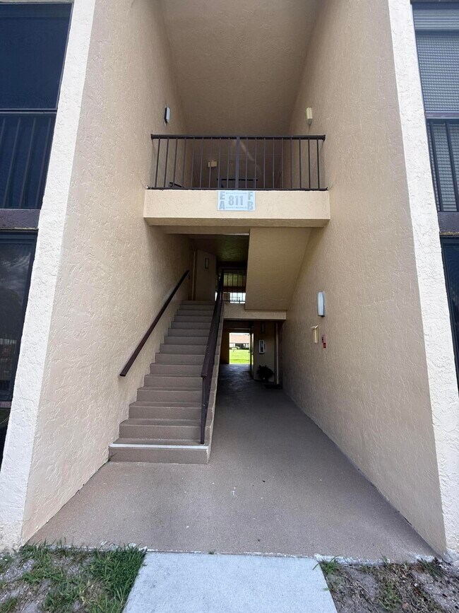 Building Photo - 811 Sky Pine Way