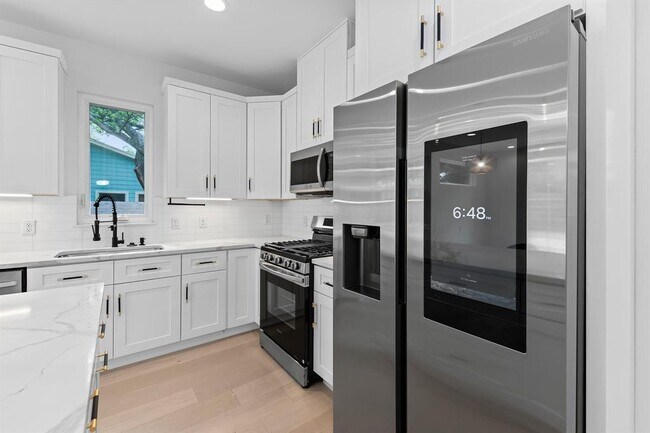 Building Photo - 5305 Ledesma Rd