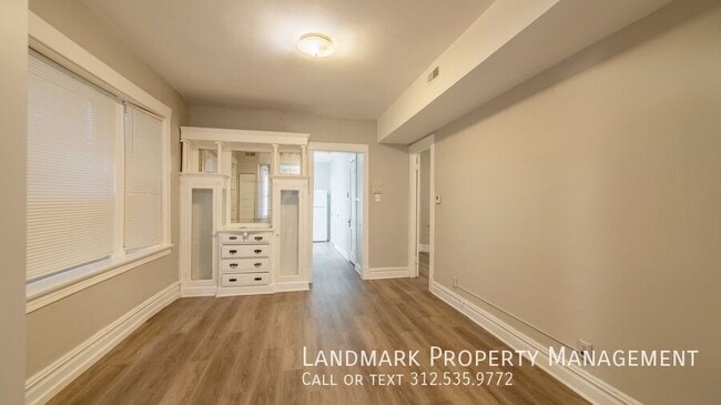 Building Photo - 2132 W Haddon-Unit 1