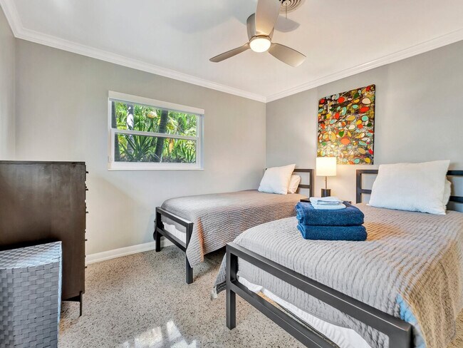 Building Photo - 3204 S Maritana Dr