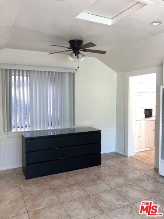 Building Photo - 2380-2380 1/2 Allesandro St