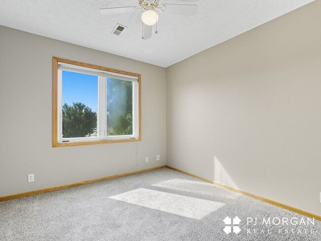 Building Photo - 3 Bedroom, 3 Bathroom - Available Immediately