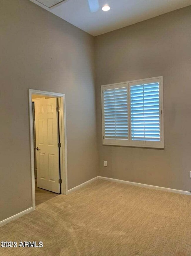 Building Photo - 8245 E Bell Rd