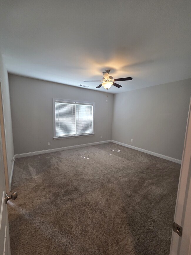 Building Photo - 2105 Thornbury Cove