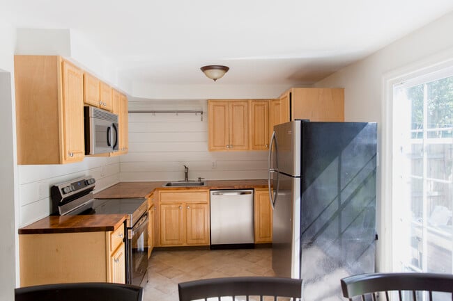 Building Photo - 837 Johahn Dr